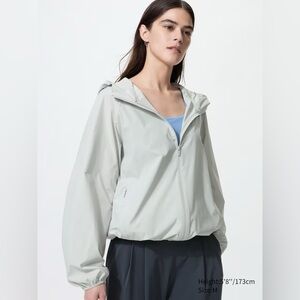 Uniqlo Women’s Gray Windbreaker Pocketable Parka Jacket